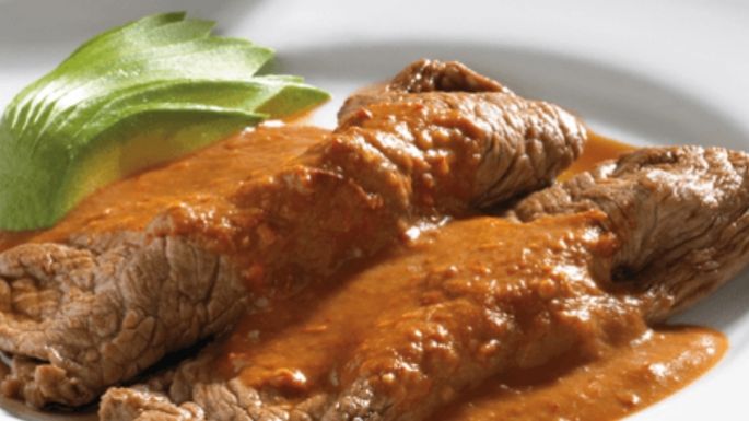 Un saborcito diferente: Así es como puedes preparar bisteces con chile morita