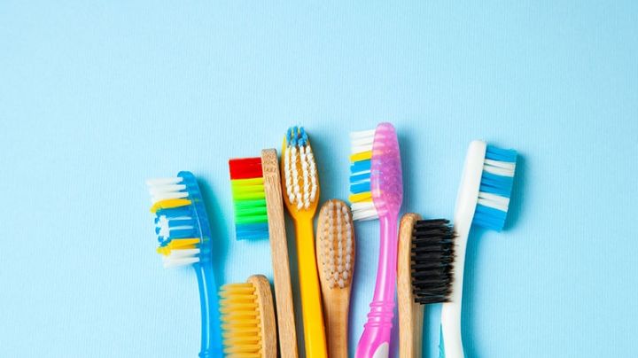 ¡Sácalo de inmediato! El baño es el peor sitio para guardar el cepillo dental