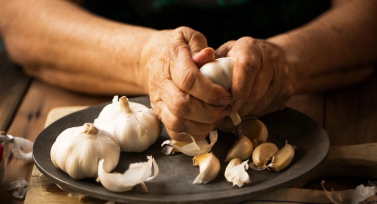 Comer ajo por la noche: Tu poción mágica para dormir mejor y tener un sueño reparado