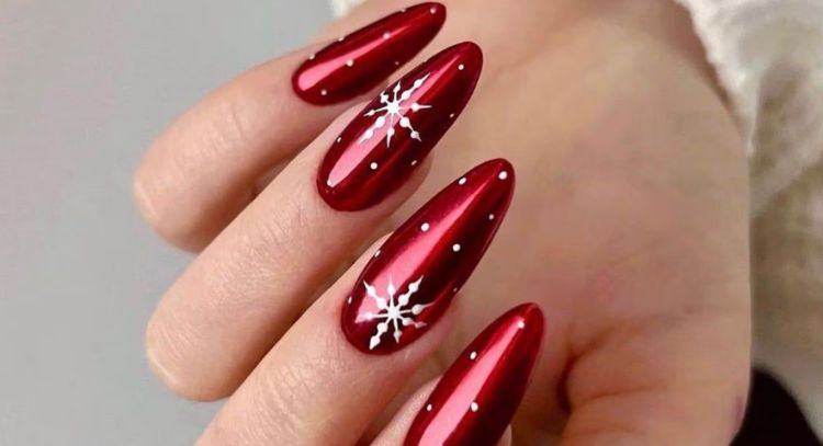 Ideas para hacer tus uñas navideñas con copos de nieve; te van a encantar