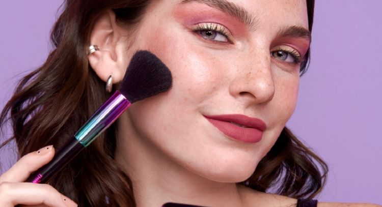 Adelgaza tu rostro con el maquillaje; tips con los que tu cara lucirá más fina