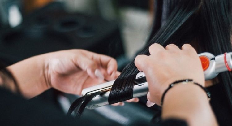 ¿Cómo limpiar la plancha de cabello? Te compartimos cómo mantenerla en buen estado