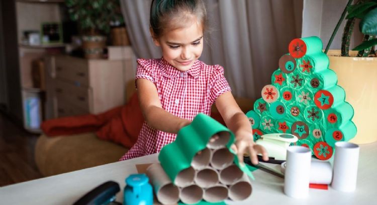 Adornos navideños baratos: Hazlos tú misma con el cartón que tienes en casa