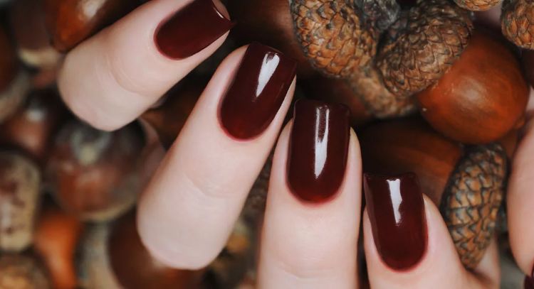 'Charol nails': Prueba la nueva tendencia en manicura que hace que tus manos brillen