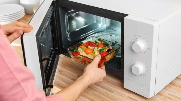 Comida que nunca debes recalentar en el microondas; al hacerlo pones en riesgo tu estado de salud