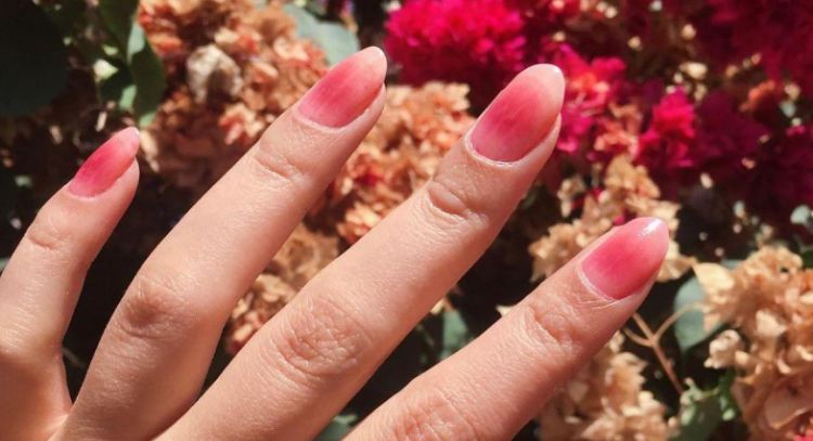 Uñas coreanas con rubor: No te vas a resistir a esta manicura natural y juvenil