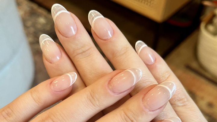 Manicura francesa invisible: Da una apariencia sutil pero sofisticada que te impresionará