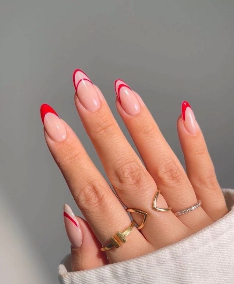 Para la manicura francesa invisible sólo necesitas dos colores