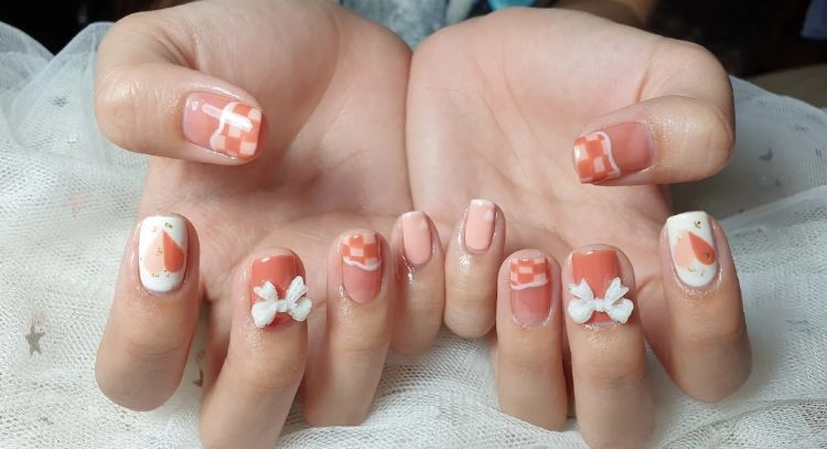 Las uñas 'coquette' ya están aquí: Mira estas ideas románticas y bonitas