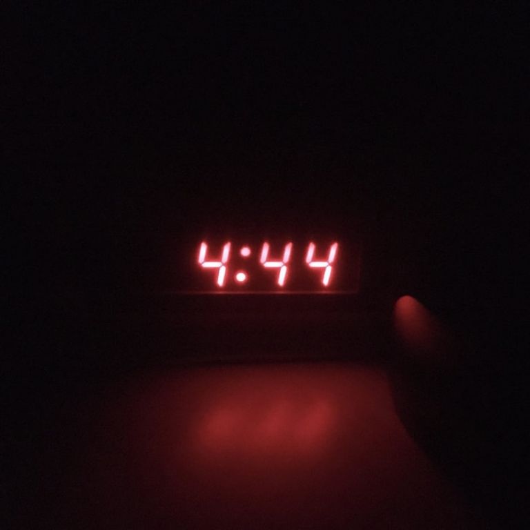 Hora espejo 4:44: Descubre toda la magia que hay detrás de este número místico y cómo aprovecharlo