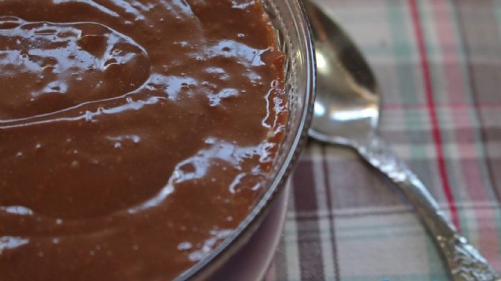 Aprende a preparar esta deliciosa crema pastelera de chocolate en menos de 15 minutos