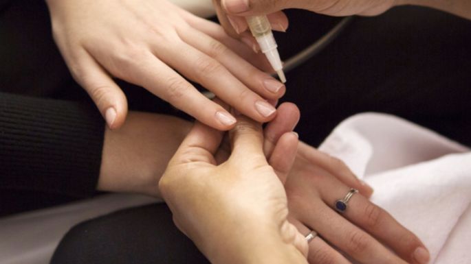 Uñas de leche de almendras: Conoce la nueva tendencia en manicure profesional