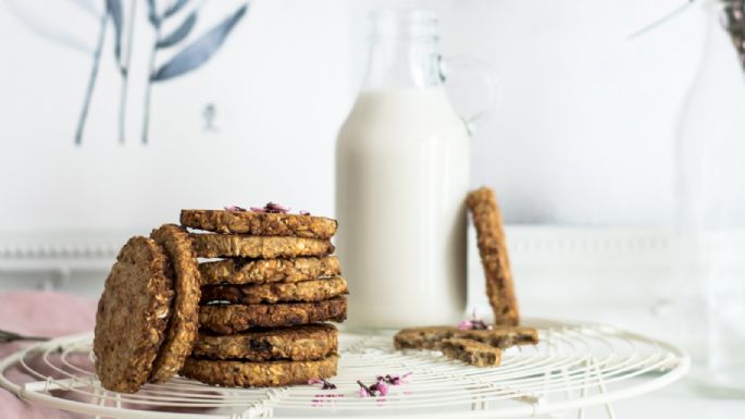 Aprende cómo hacer estas deliciosas y sencillas galletas de avena con chispas de chocolate