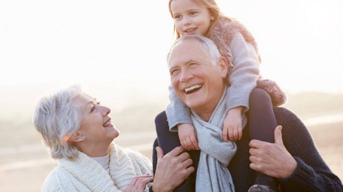 Esta es la importancia de que tus hijos tengan una buena relación con sus abuelos