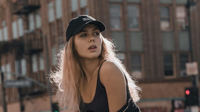 ¿Usar gorra en un outfit no deportivo? Conoce la nueva tendencia del inverno 2020