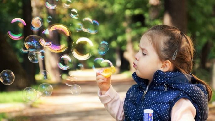 ¡Fomenta la independencia en tu hijo! Estas actividades podrían ayudarlo a comenzar a jugar sólo