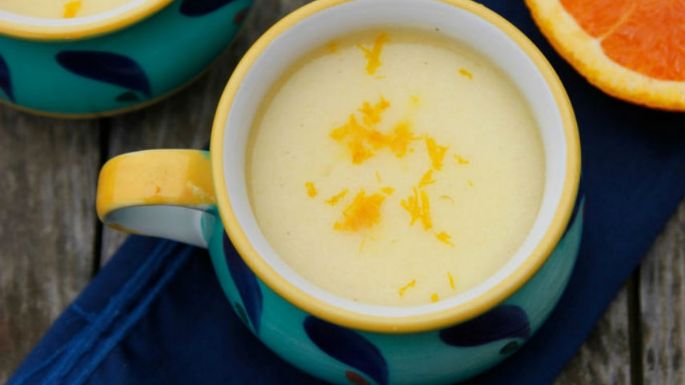 ¿Necesitas reinventar tus bebidas calientes? Prepara este delicioso atole de mango