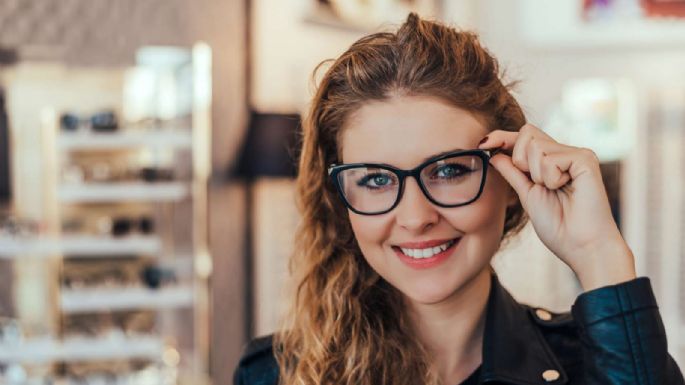 ¿Estás por elegir lentes nuevos? Descubre cuáles son los armazones ideales para tu tipo de cara