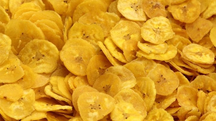Plátanos fritos: el 'snack' saludable que necesitas para disfrutar tus series este fin de semana