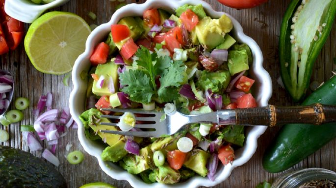 ¡Maravilla tu paladar! Este guacamole con queso de cabra es lo que necesitas para tus 'snacks'