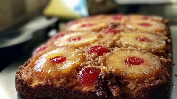 ¡Para chuparse los dedos! Consiente a tu familia con este pastel volteado de piña