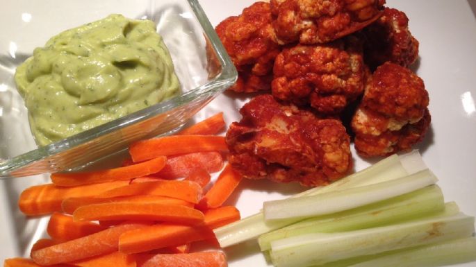 ¿Eres vegana? Estas alitas búfalo de coliflor son ideales para ti y muy saludables