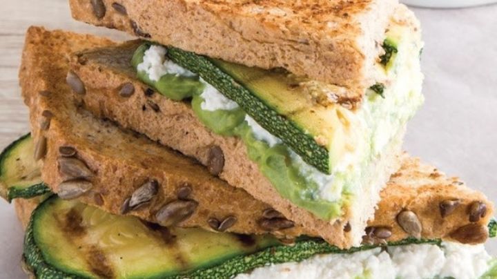 ¡Nutritivo y delicioso! Este sándwich de calabaza con requesón es perfecto para tu dieta
