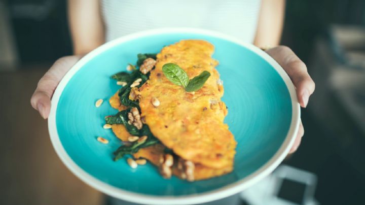 ¡Una maravillosa mezcla! Este omelette de huitlacoche hará tus mañanas más felices