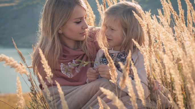 Elogiar o alentar: Descubre la diferencia y motiva mejor a tus hijos de una manera positiva