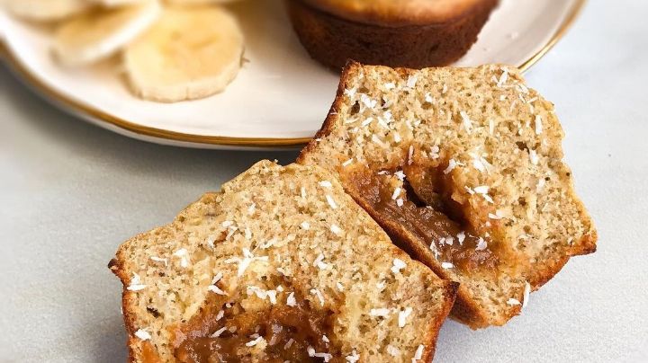 ¿Antojo de pan? Estos muffins de 'banana split' serán el deleite de tu paladar