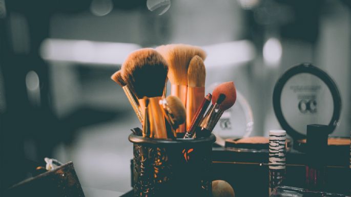 ¿Esponja o brocha? Conoce las diferencias y usos de estos grandiosos utensilios del maquillaje