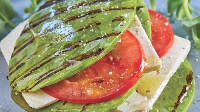 ¡Rico y sano! Complementa tu alimentación con esta suculenta torre de nopales