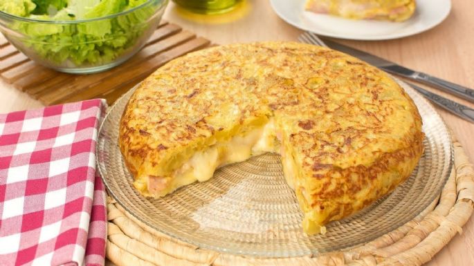 ¡Un sabor muy español! Así puedes hacer una tradicional tortilla de patatas en el microondas