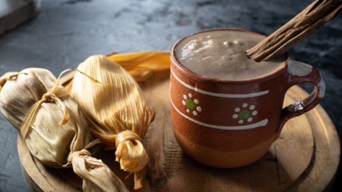 Dile adiós al frío con esta receta de atole de chocolate keto, ¡te sorpenderá!