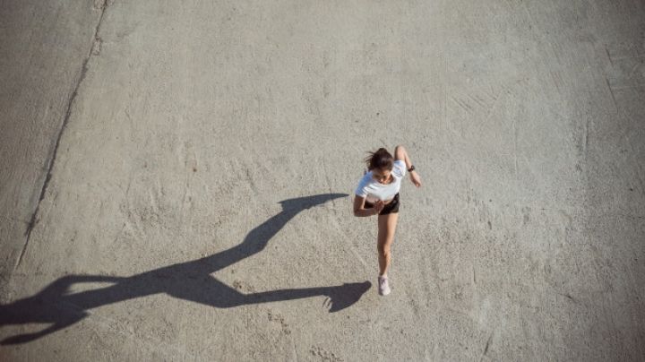 ¿Calambres cuando corres? Evítalos de esta manera y lleva tu entrenamiento al máximo