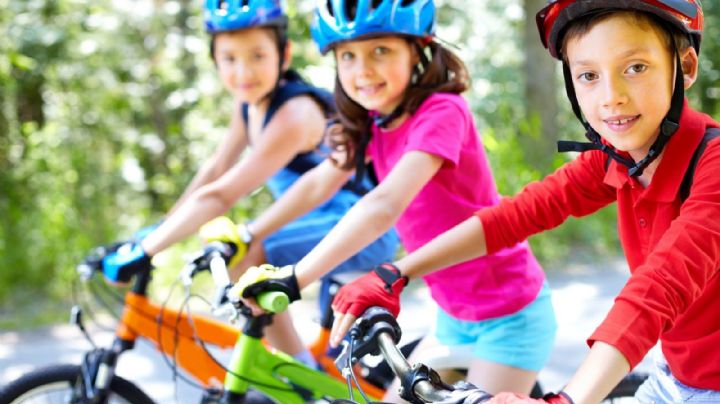 ¡Toma nota! Esto es lo que necesitará tu hijo para estar seguro en la bicicleta