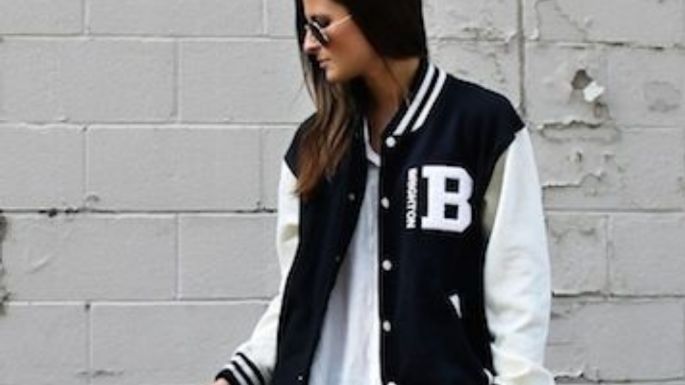 La moda más universitaria: Así es como puede llevar la 'varsity jacket' en este 2021