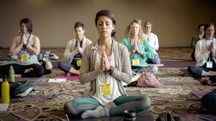 Olvídate del estrés de una vez por todas con estás 3 efectivas posturas de yoga