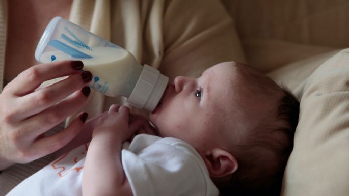 ¿Eres mamá primeriza? Entérate a que edad debe tu bebé dejar el biberón