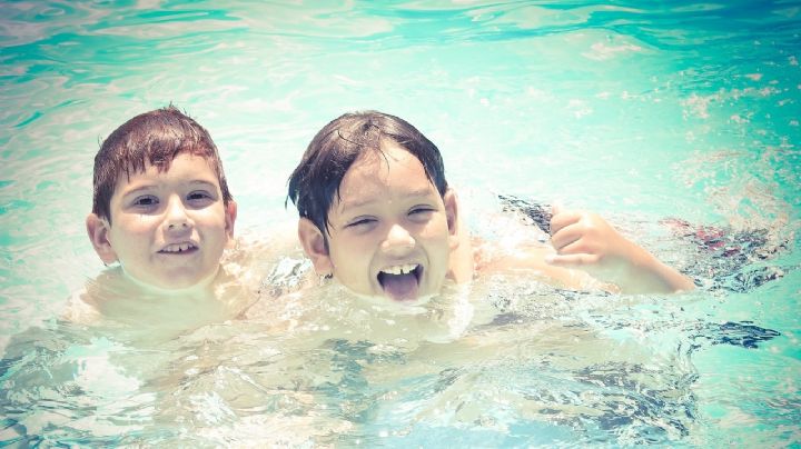 Clases de natación: Descubre cuál es la edad adecuada para que tu hijo practique este deporte