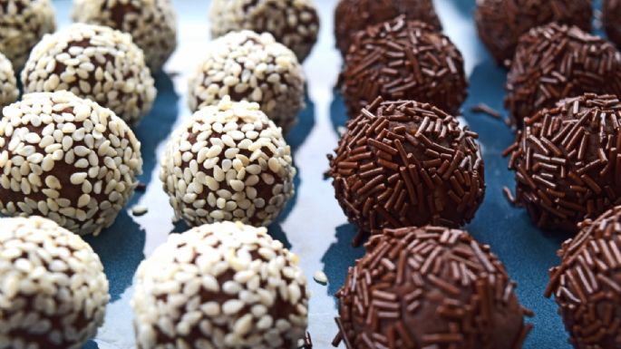 ¡Bomba de sabor! Estas trufas de chocolate con oreo serán tu postre favorito en el 2021