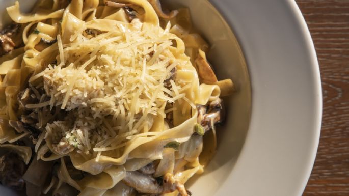 ¡No querrás comer otra pasta! Este 'fettuccine' de 3 quesos se convertirá en tu favorito