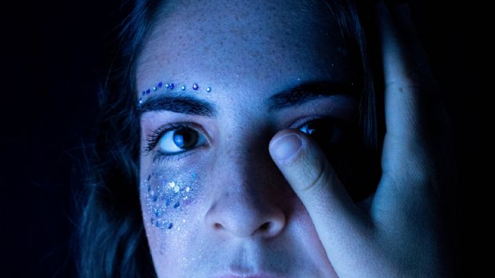 ¡Luce una mirada brillante! Estas 3 ideas te ayudarán a explotar tus delineadores con 'glitter'