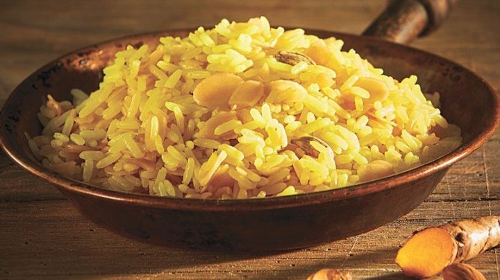 ¡La comida perfecta! Este arroz amarillo con cúrcuma será la sensación de toda tu familia