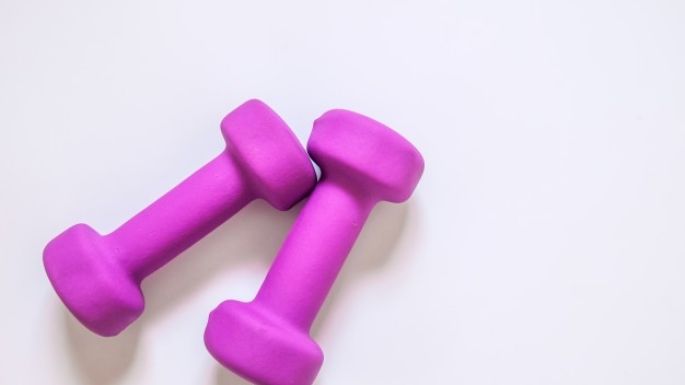 ¡Sin excusas! Así puedes fabricar tus propias pesas caseras para tu entrenamiento