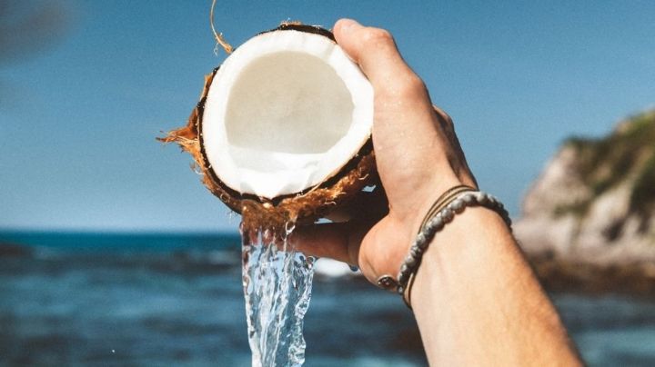 ¡Increíblemente refrescante! Aprende a hacer esta agua de coco con uvas