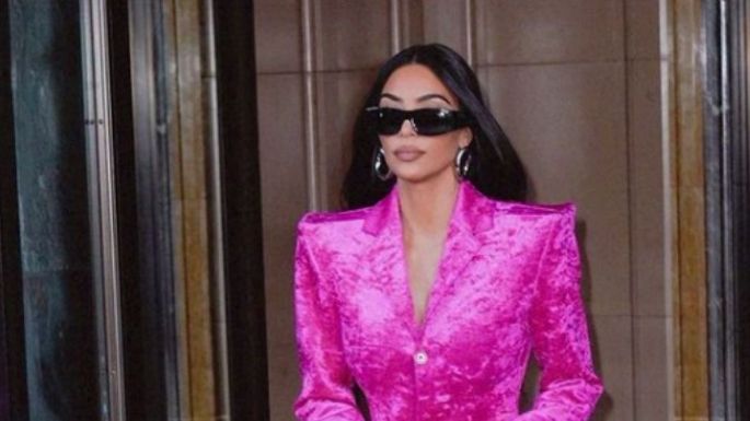 Kim Kardashian demuestra que el rosa también se usa en otoño, mira sus 'looks' de Balenciaga