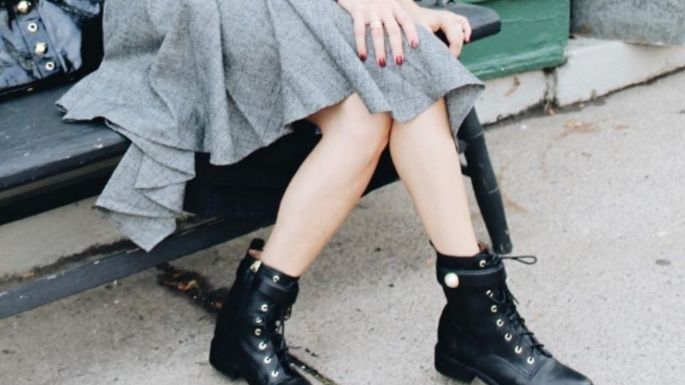 Cómoda y femenina: Combina tus 'combat boots' con vestidos largos