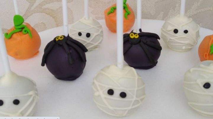 ¡Ideales para 'Halloween'! Prepara estos deliciosos momia 'cakepops'