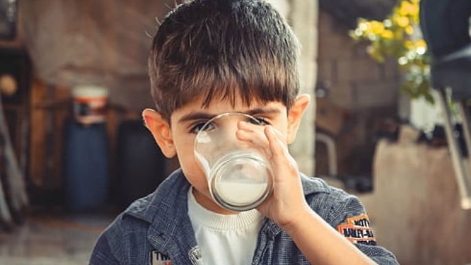 Conoce el tipo de leche que le debes dar a tus hijos para que estén saludables